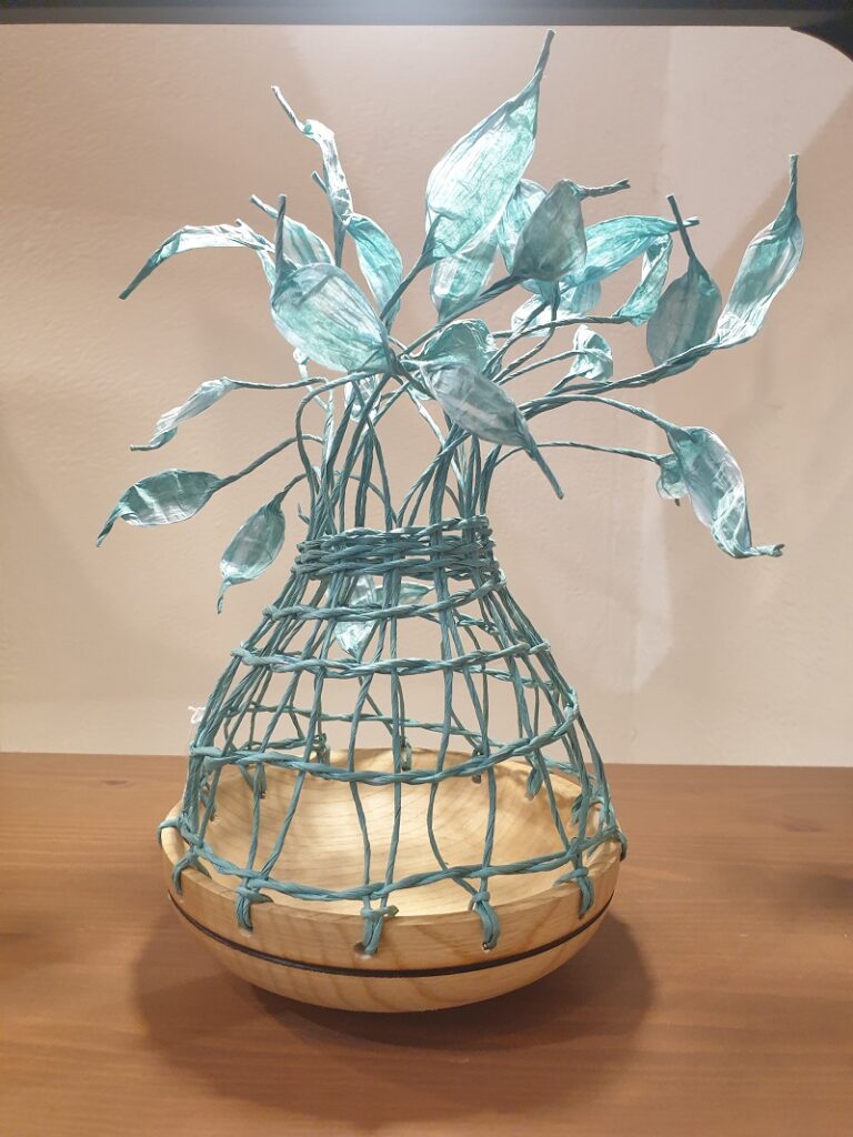 Vase en fil de papier